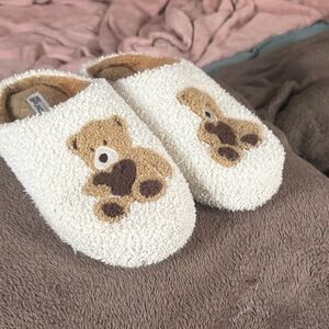 Bear Slippers - Cream and Brown, no boundaries size 7/8
